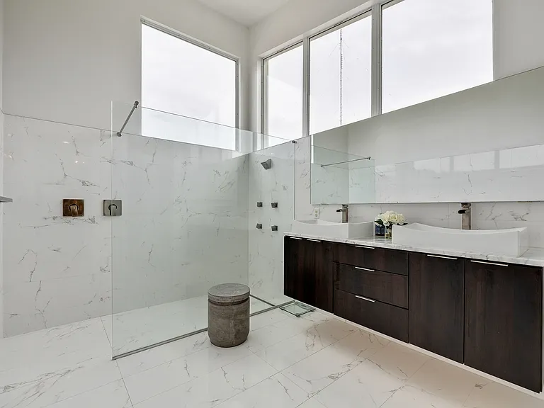 9100 San Martin Blvd NE — Photo 31