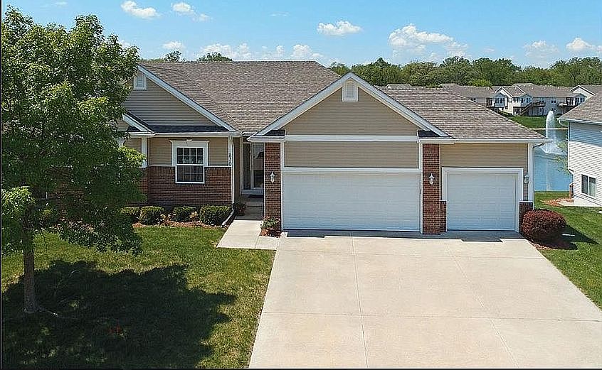 1st image of 830 Wolf Creek Dr