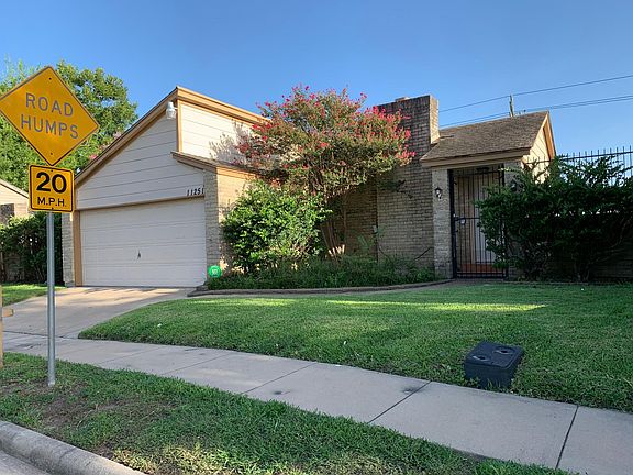 2nd image of 11251 Oakcenter Dr