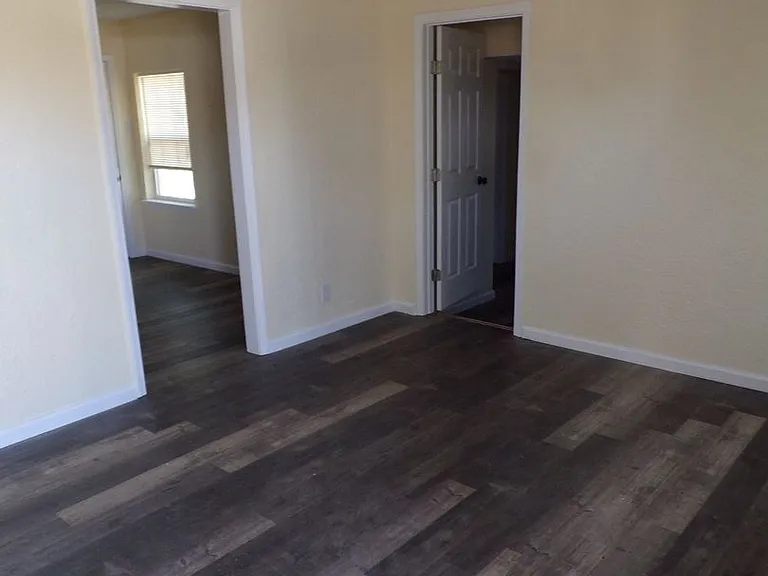 1214 NW Lincoln Ave — Photo 3