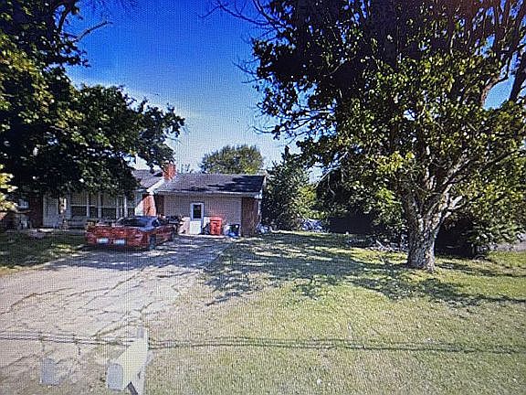 3rd image of 565 Keavy Rd