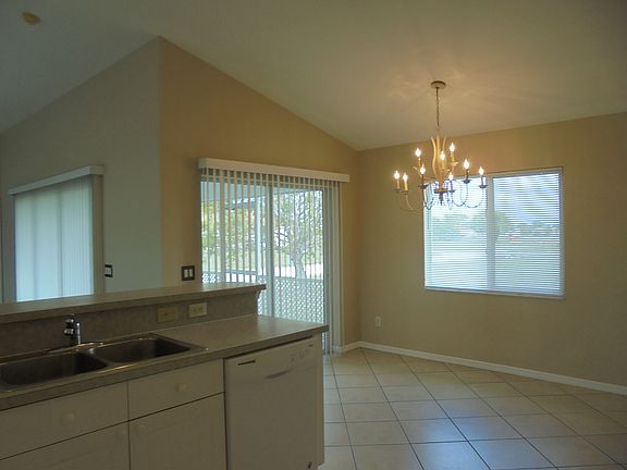 4th image of 859 NE 7th Ave