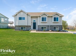 9301 NE Pawpaw Dr, Kansas City, MO 64157