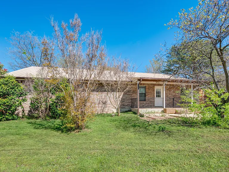304 Oak Dr — Photo 12