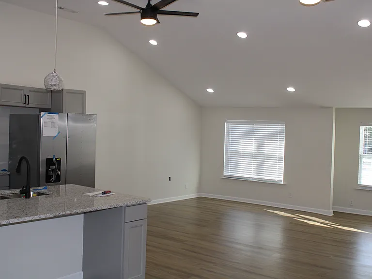 122 Memorial Dr — Photo 5