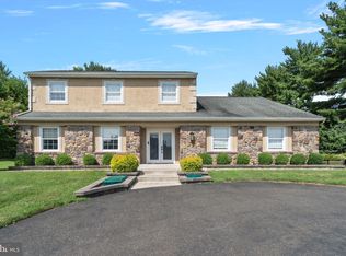 28 Summer Pl, Huntingdon Valley, PA 19006