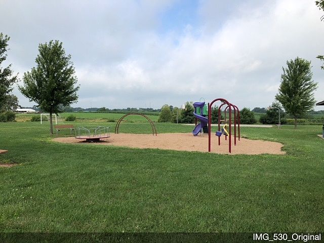 2nd image of 617 Rock Point Rd