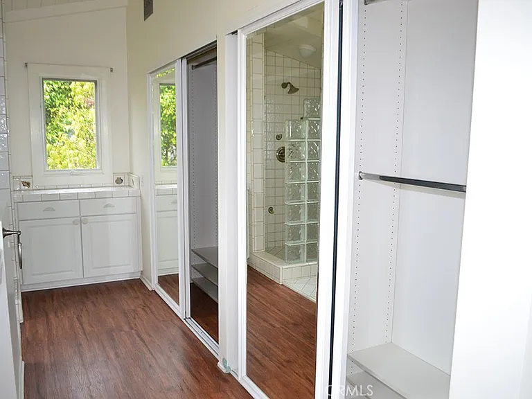 490 Diamond St — Photo 15