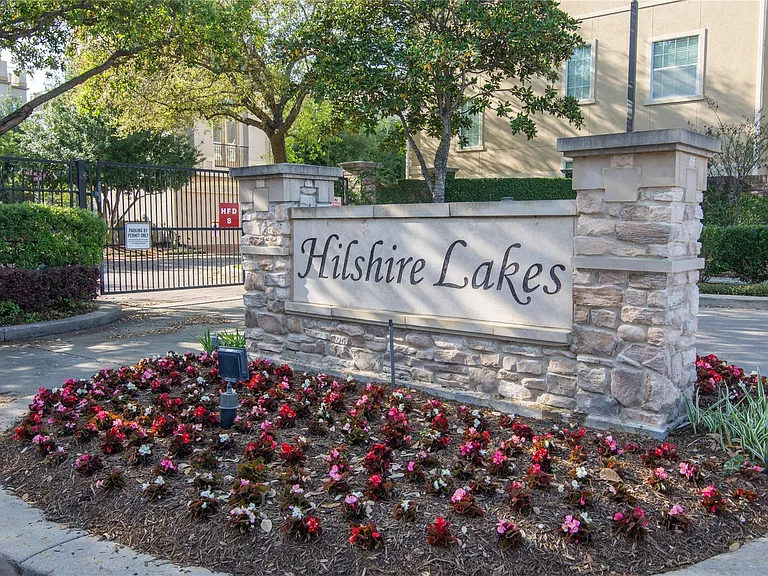 8817 Lakeshore Bend Dr — Photo 2