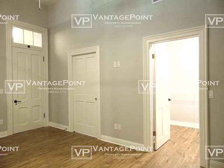 121-123 W Wisconsin Ave #121-1/2 — Photo 16