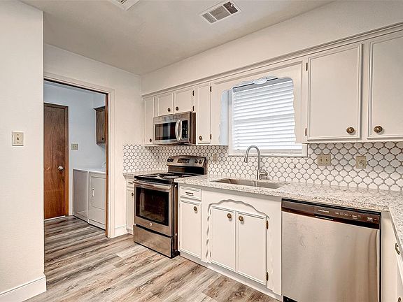 Updates include stainless steel appliances, granite countertops and a farmhouse sink!!