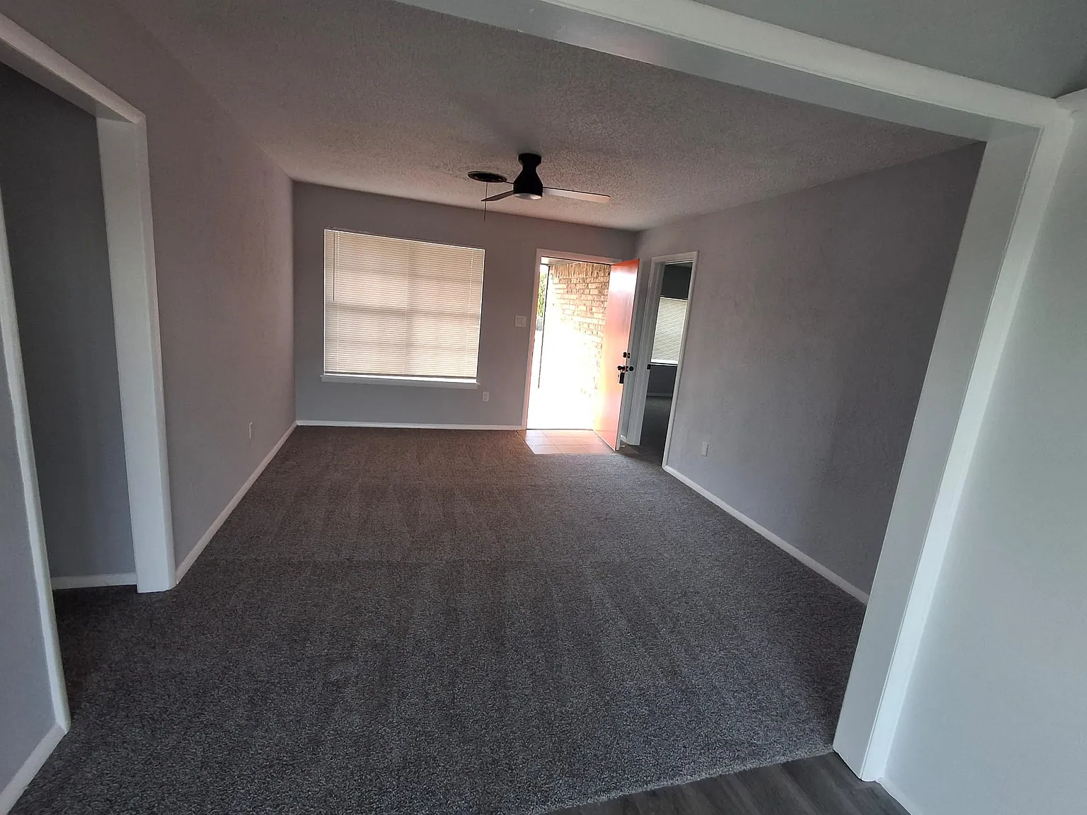 4 bed, 2.5 bath, 1400 sqft, $1,300 — Photo 3