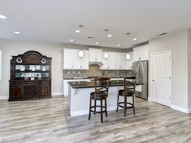 5654 Saratoga Cir — Photo 9