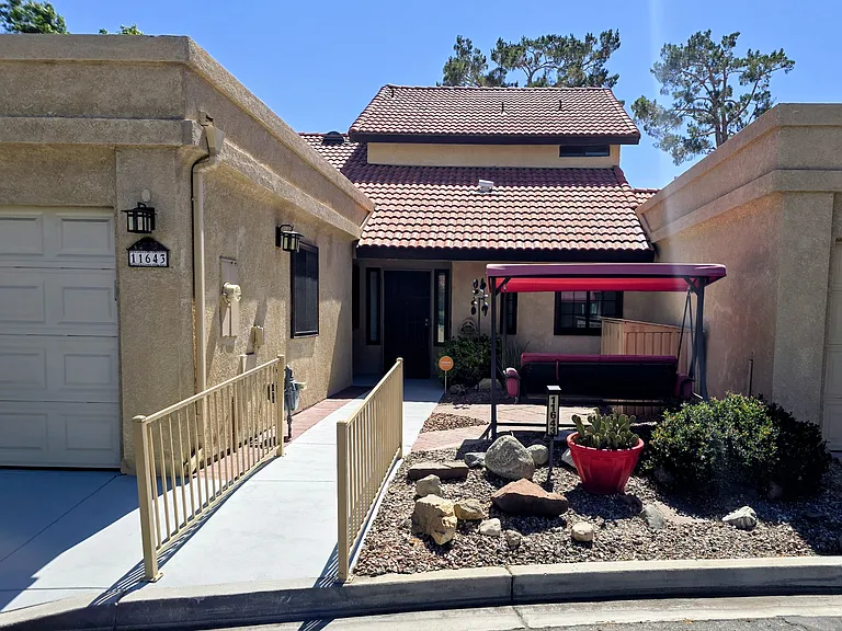 11643 Ash St — Photo 1