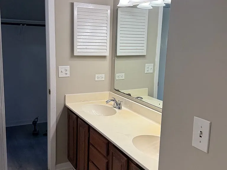 5S470 Scots Dr #D — Photo 10