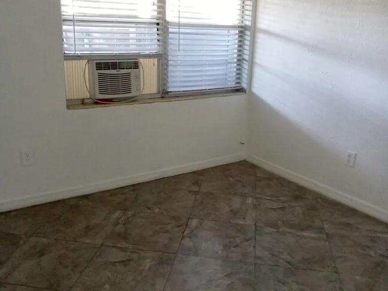 2020 W Magnolia St — Photo 9