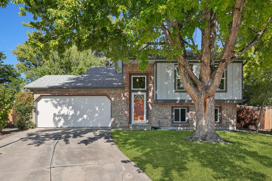 W 65th Dr-L1609-001.jpg