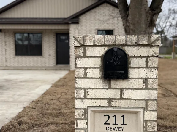 211 W Dewey Ave, Manila, AR 72442