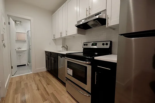 Rented by Aether Property Group | media 8