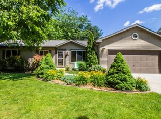 254 Kingswood Dr SE, Grand Rapids, MI 49506