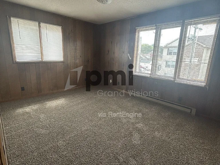 955 4th St #5 — Photo 6