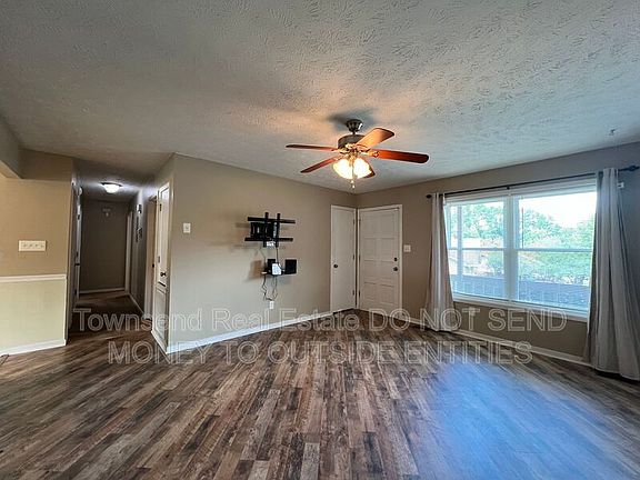 3rd image of 420 Mangum Ct