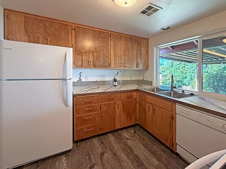 184 Lynnbrook Dr — Photo 7