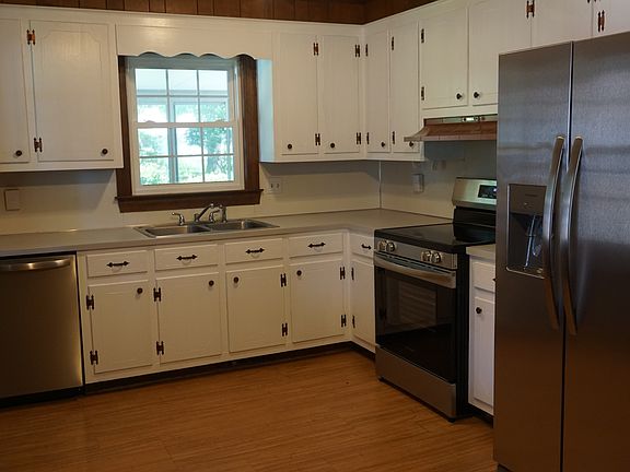 5th image of 3009 S Elm St