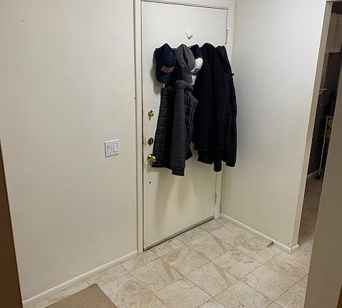 Entry foyer w/ newer tile
