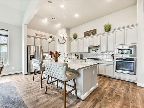 3rd image of 6930 Water Glen Ln