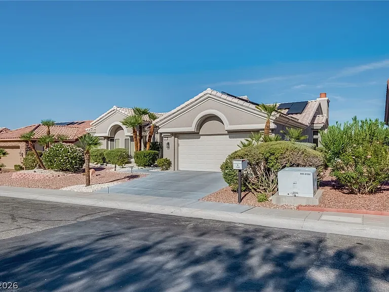 2508 Sandilands Dr — Photo 2