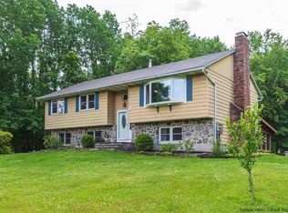 4 Raymond Ln, New Paltz, NY 12561