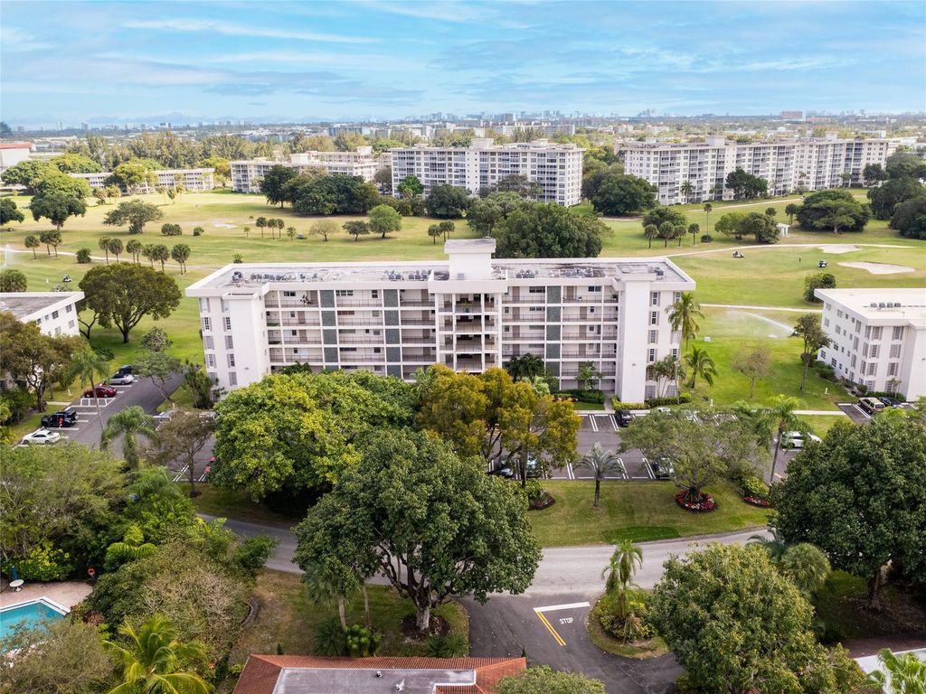 2850 N Palm Aire Drive #601, photo 3