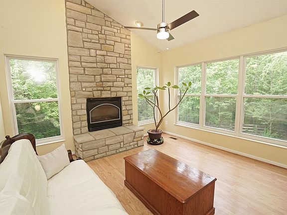 3rd image of 11820 Riveroaks Dr
