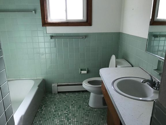 4th image of 4261 North St APT 9