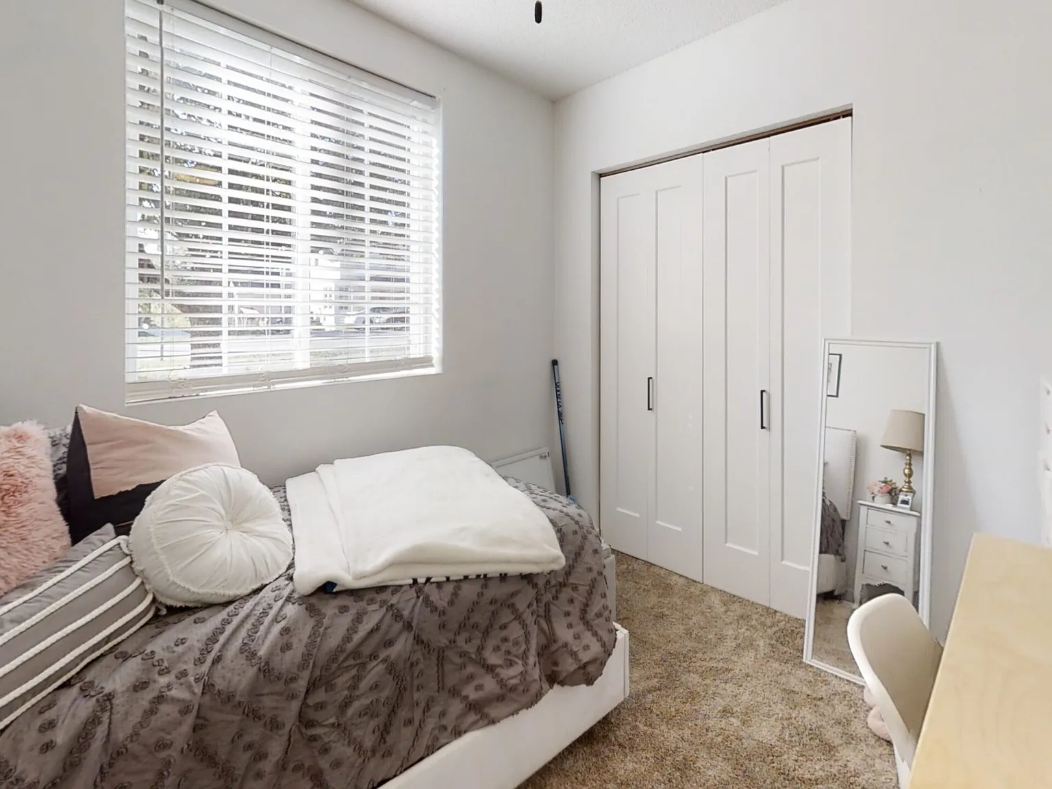5 bed, $2,930 — Photo 4