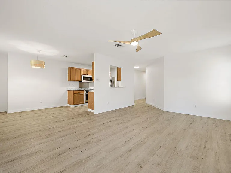 218 Altamont St — Photo 8