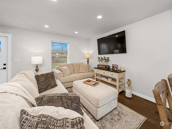 5th image of 525 W B Street