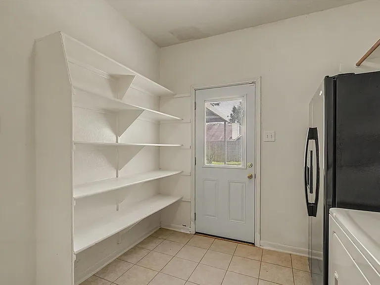 10840 Sycamore Dr N — Photo 22