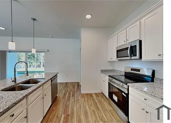 20241 Lorette Ave — Photo 3