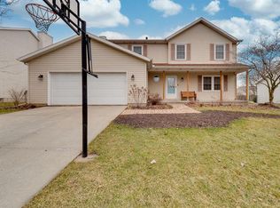 1210 Chatham Ln, Bloomington, IL