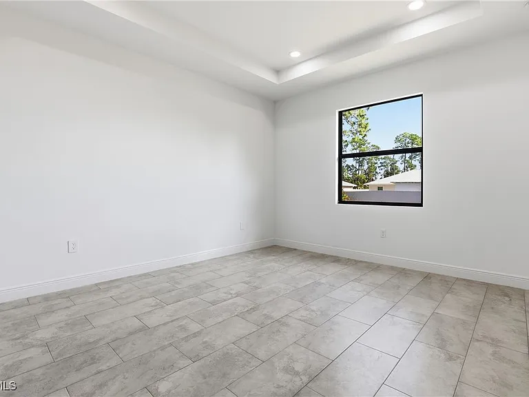 1087 Rugby Ln — Photo 7