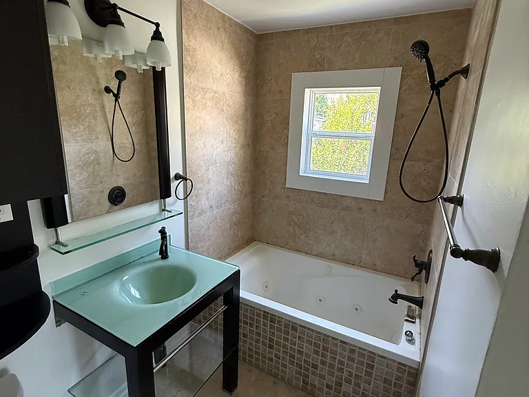 239 1/2 N Mayflower Ave — Photo 31