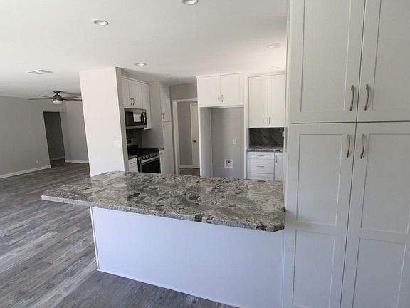 3rd image of 427 Glenwood Pl