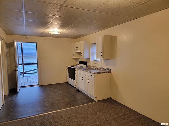 4th image of 103 N Park St