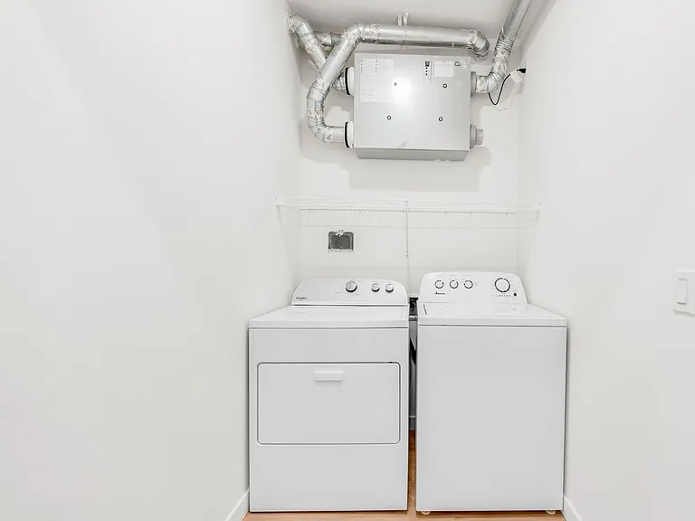51st Street Apartments — Photo 15