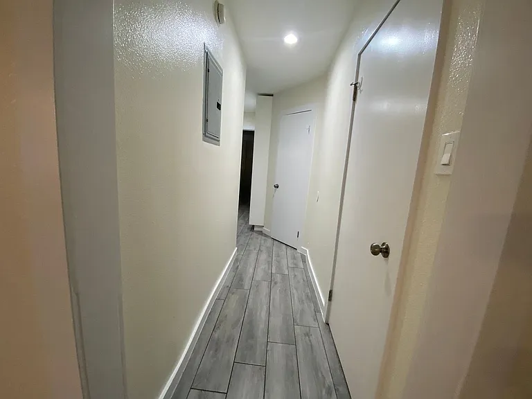 Tarzana Terrace Apartments — Photo 37