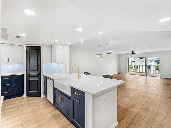 5th image of 8700 Ridgewood Ave APT 409A