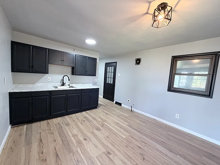 1608 Armand Dr — Photo 6