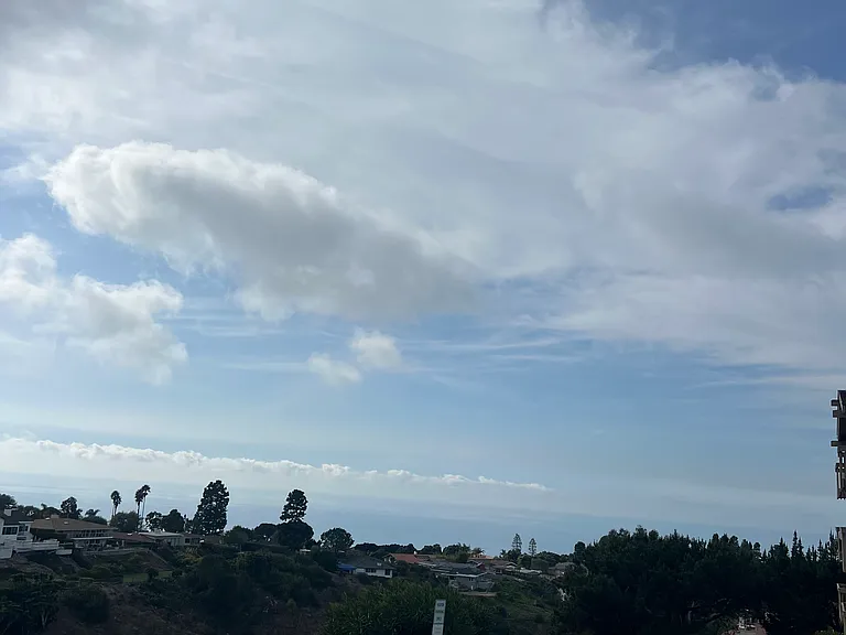 6526 Ocean Crest Dr — Photo 2
